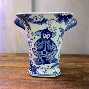 Vintage Porcelain Chinoiserie Vase